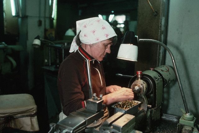 Женщина-рабочая, 1988 г.